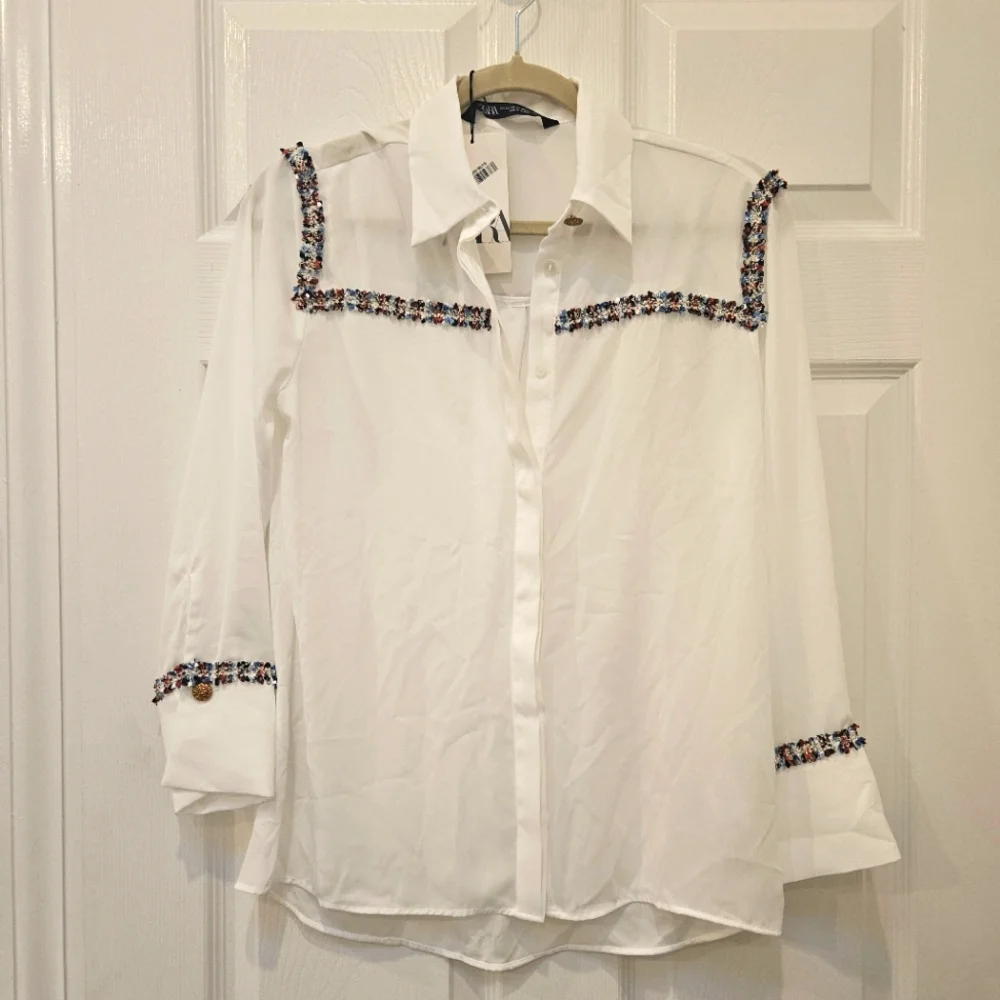 🔥NWT Zara embellished, textured, white blouse size XS